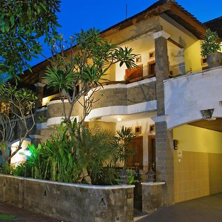 Hotel Taman Ayu 212 Denpasar Esterno foto