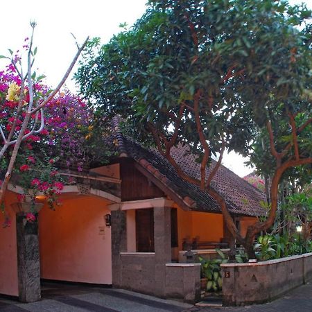 Hotel Taman Ayu 212 Denpasar Esterno foto