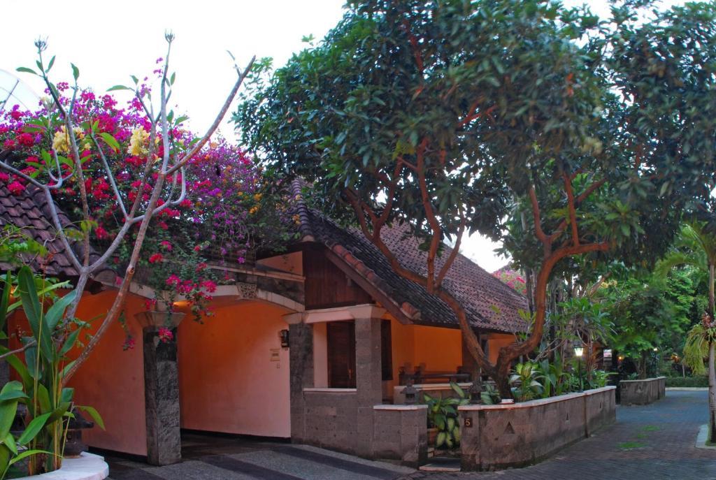 Hotel Taman Ayu 212 Denpasar Esterno foto